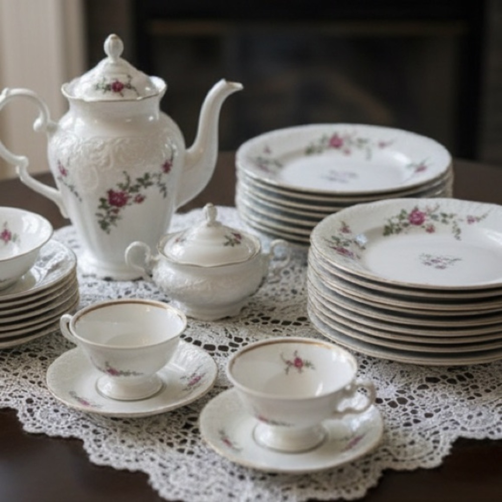 Beautiful Vintage Formal Wawel Set MADE IN  Portland 43 piece set